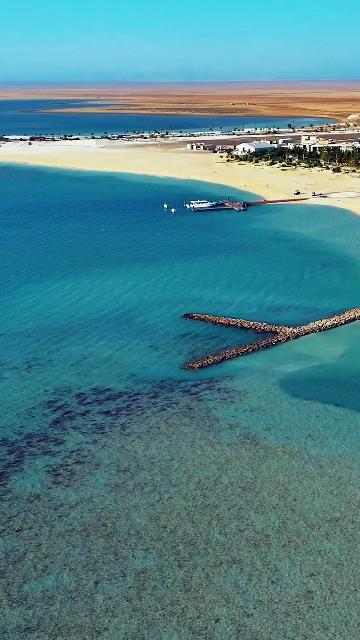 Paddle across glassy water past coral-tipped islands and mangrove fringes. ​